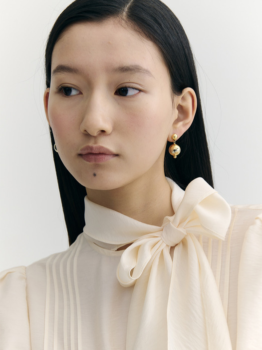 Tie-collar Pintuck Blouse_2color