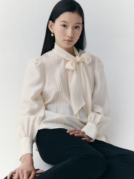Tie-collar Pintuck Blouse_2color