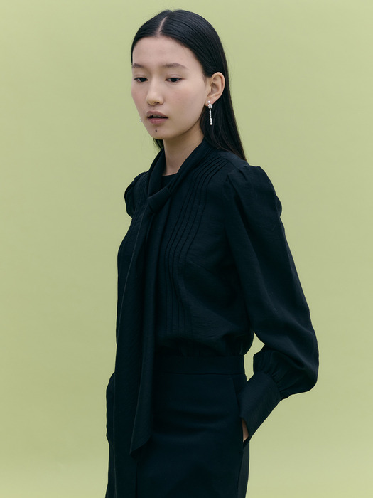 Tie-collar Pintuck Blouse_2color