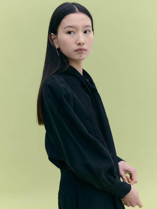 Tie-collar Pintuck Blouse_2color