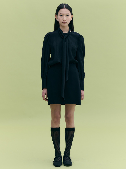 Tie-collar Pintuck Blouse_2color