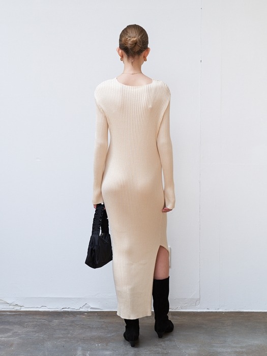 SLIT V-NECK KNIT DRESS (beige)