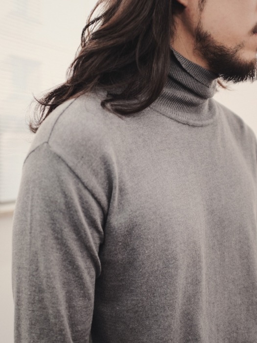 Soft roll neck Sweater Grey