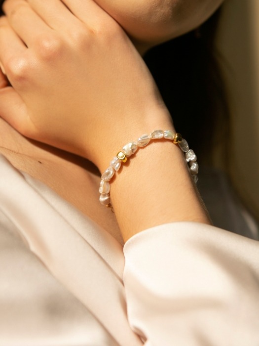 ugly pearl bracelet