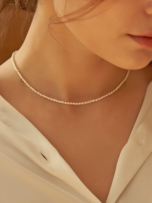 Petit oval pearl necklace_NZ1099