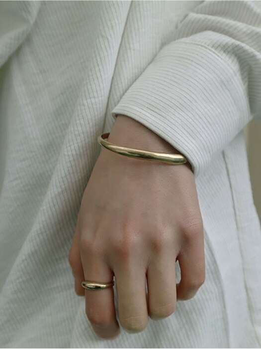 gold moggle bracelet   