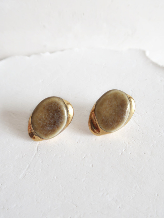 Oval point earring [DOL wood 01]