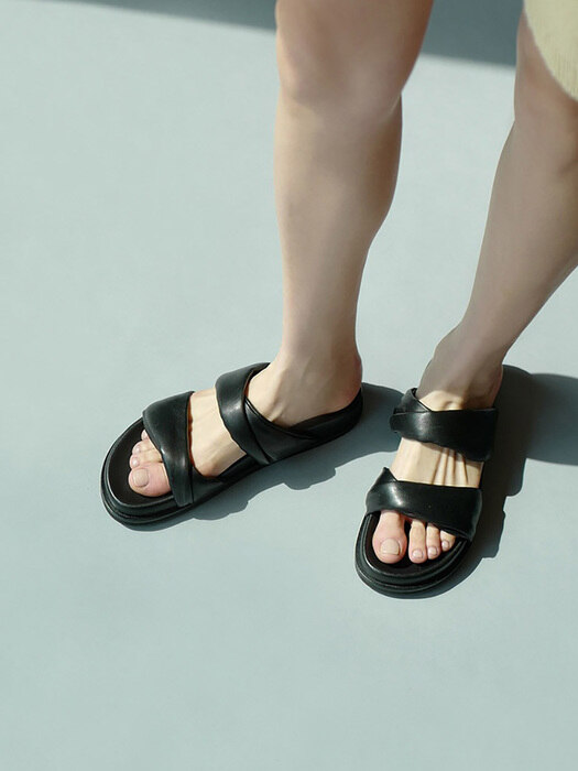 Ceylon Soft Footbed Slides in Black