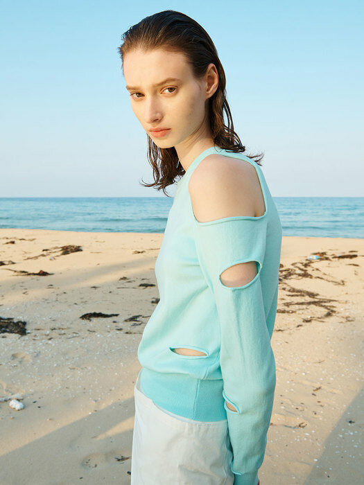 [EXCLUSIVE]ASYMMETRIC CUT-OUT SWEATER, SKY BLUE
