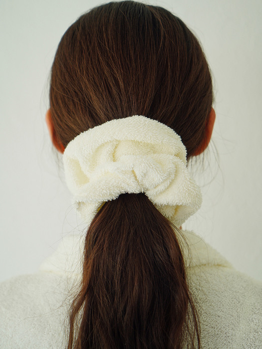 terry hair scrunchie (white)