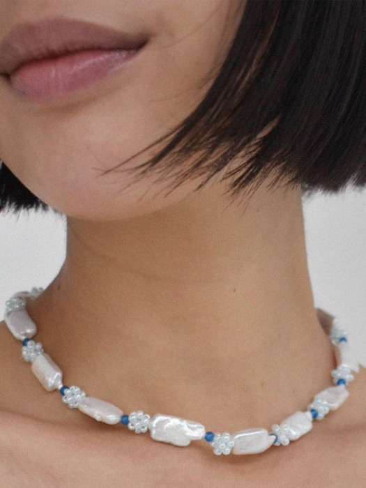 Aquarium Blue Pearl Necklace (Blue)