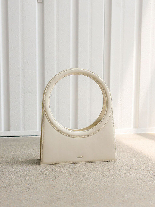 curved handle bag_cream