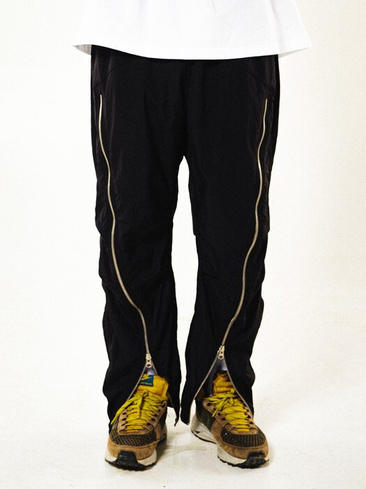 SCREW UP ZIPPER JOGGER PANTS (BLACK)