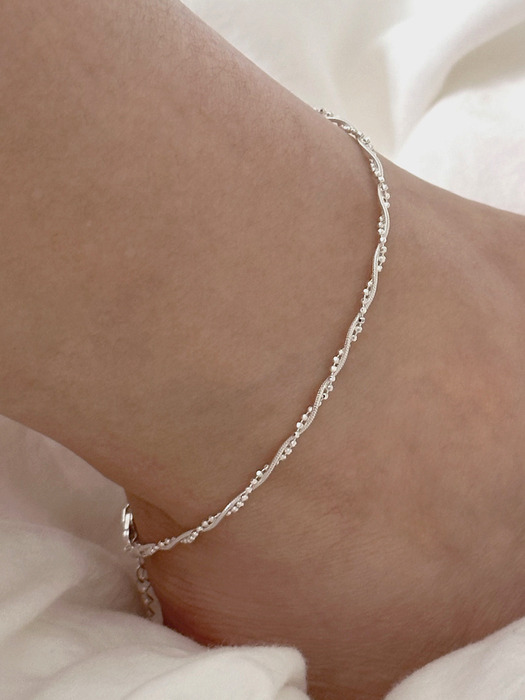 Twist anklet