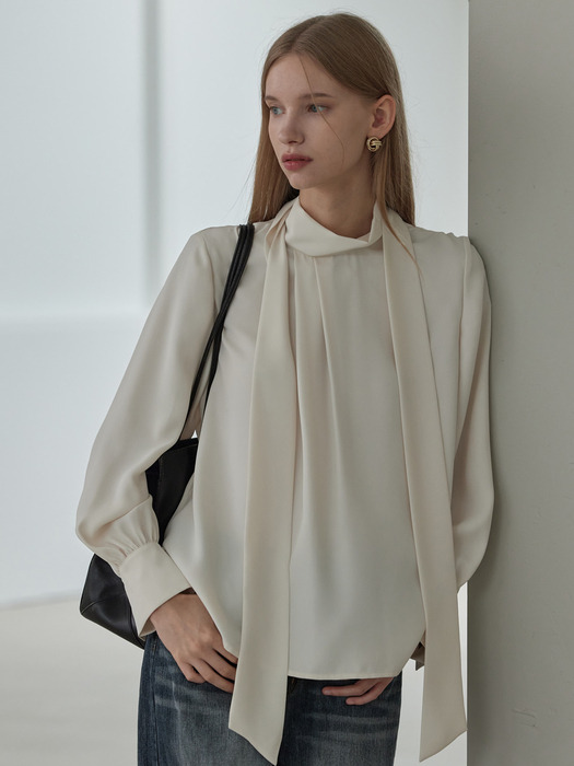 High-neck Tie blouse_Cream