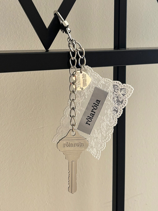 HEART LACE LABEL KEYRING SILVER