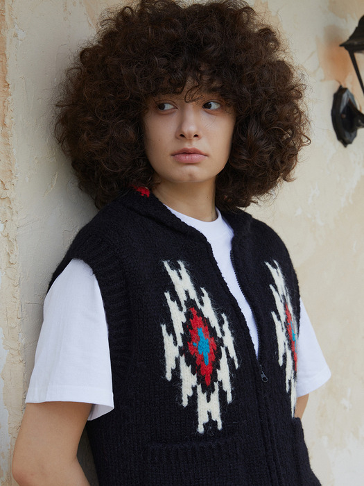 Navaho Alpaca Knit Vest (Black)