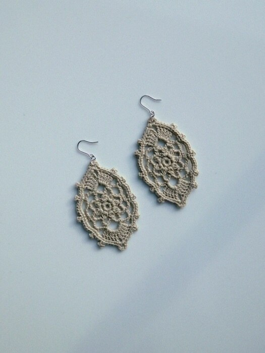 leaf shape knit earring