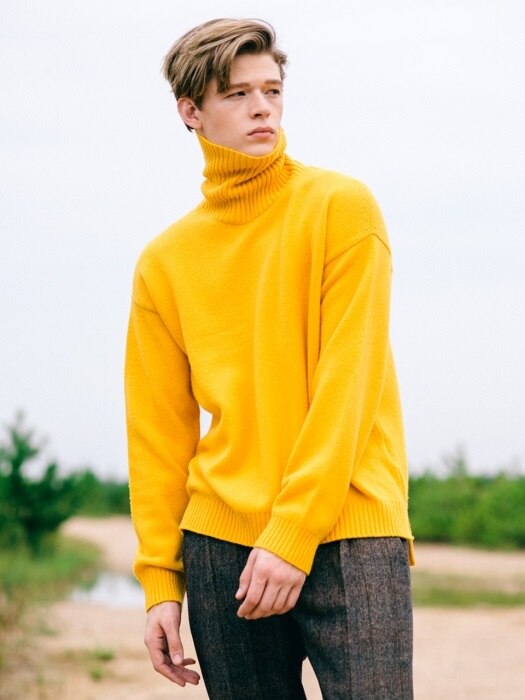 Unisex Over-Sized Yellow Turtleneck Wool Knit