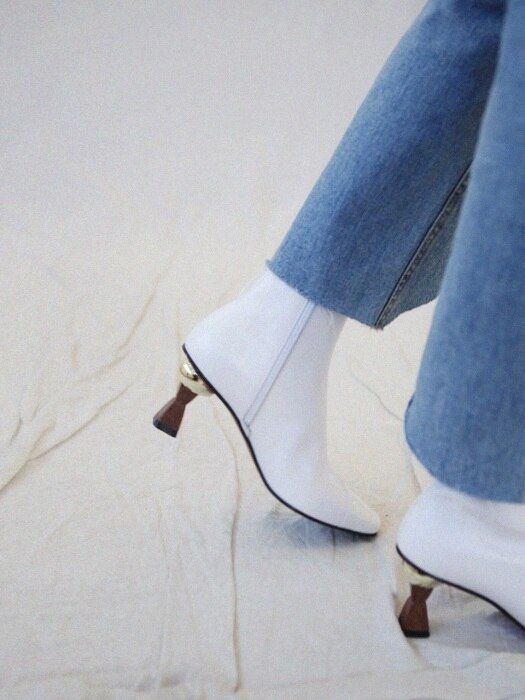 sar 8060 Aldo wood heel boots - white