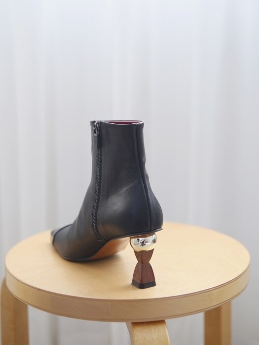sar 8060 Aldo wood heel boots - white
