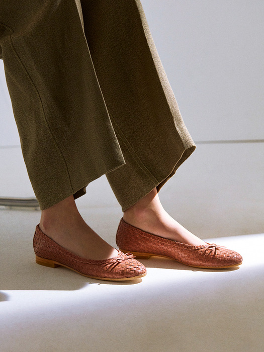 WEAVING LEATHER FLATS_PEONY