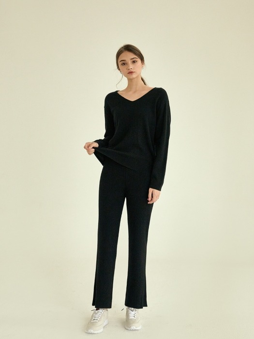 Bright v-neck wool knit [black]