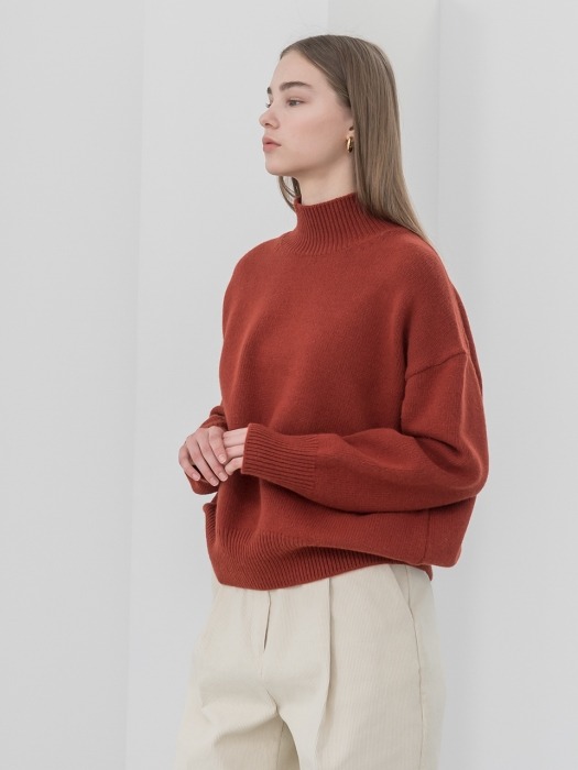 Wool drop shoulder turtle neck sweater in wine