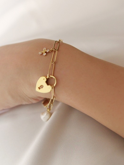 shining heart lock bracelet