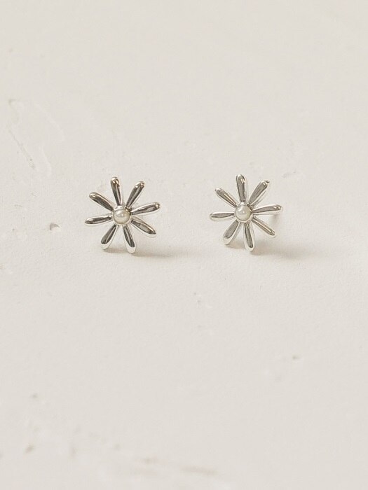 silver flower earring 