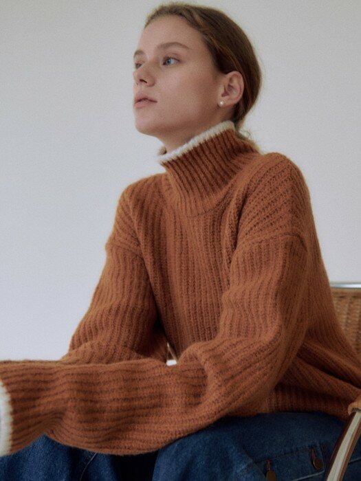 OVER-FIT TURTLE NECK KNIT (BROWN)