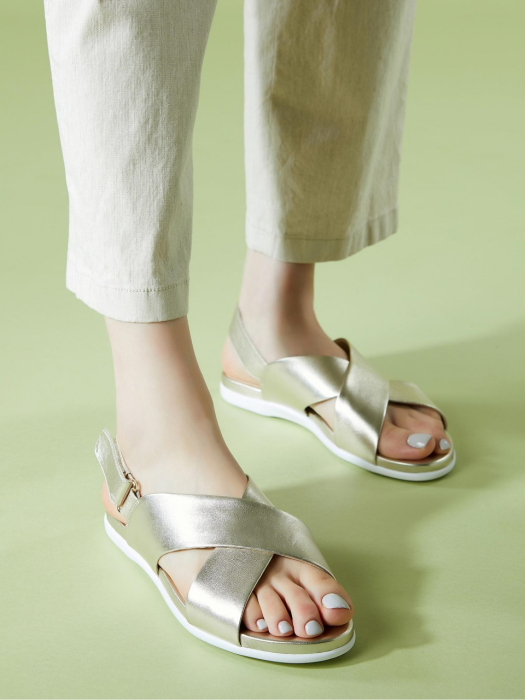 GRAND AMBITION Flat Sandal 골드 여성 샌들 (CHSO0E224GD)