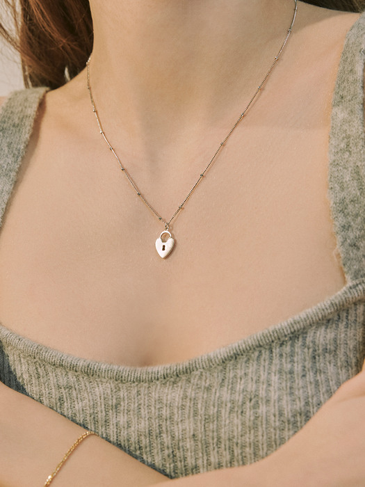 BOTH SIDES HEART NECKLACE