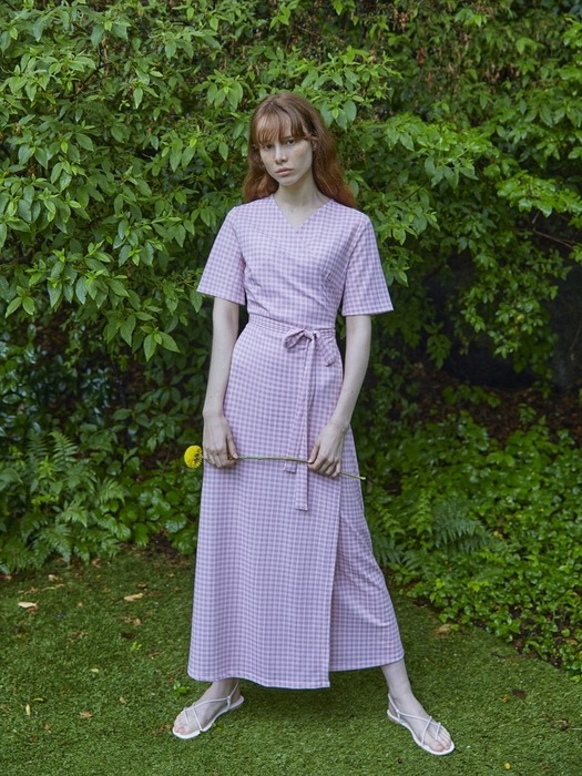 지속가능한 랩원피스 - 핑크 깅엄 체크 매트 플리츠 롱 맥시 드레스