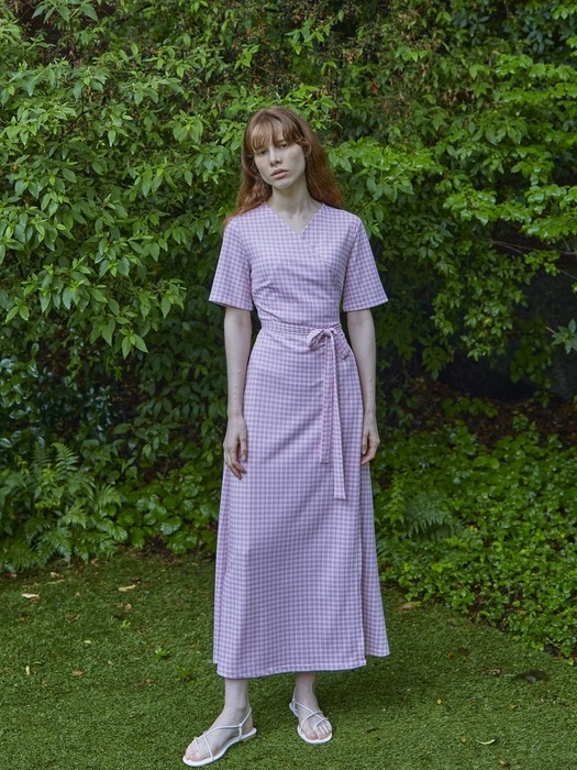지속가능한 랩원피스 - 핑크 깅엄 체크 매트 플리츠 롱 맥시 드레스