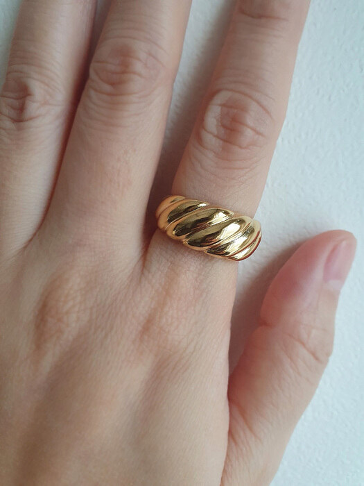 Mere (gold) ring