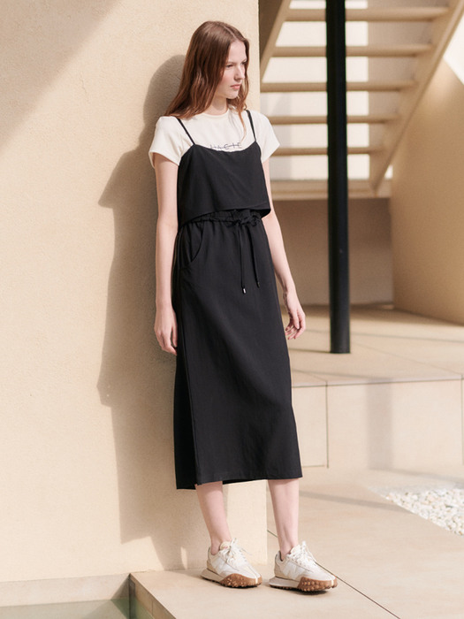 STRING DETAIL SLEEVELESS DRESS [BLACK]