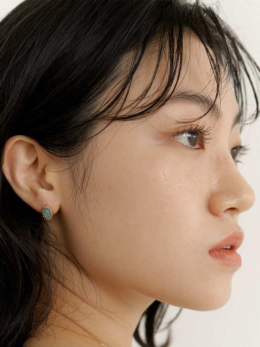Bloom earring / gold / blue stone