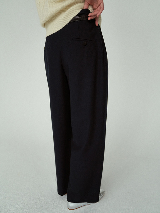 wool curved tuck pants (navy)