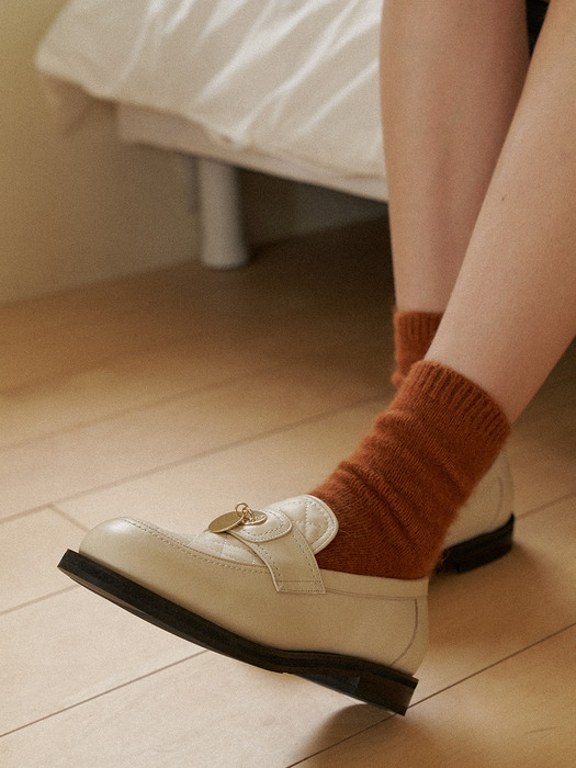 [단독]Lia Half-Quilted Loafers_2 Colors
