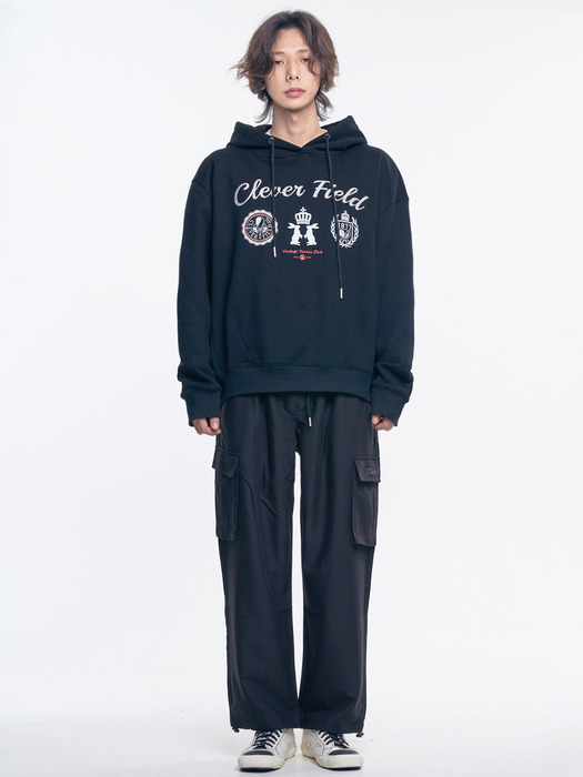 Chain Logo Emblem Pintuck Sweatshirt_Black