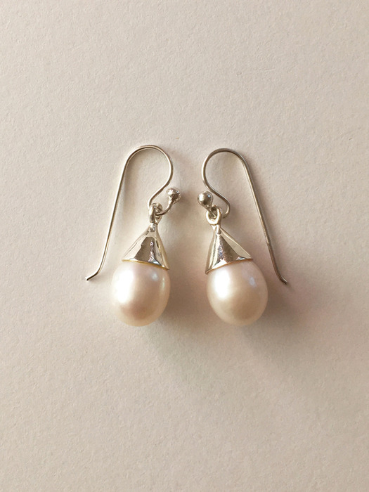 cone pearl earring
