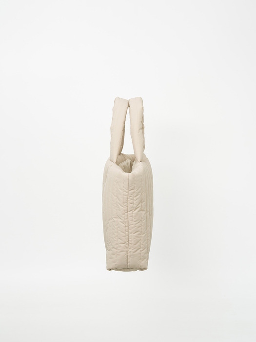 [단독]LYV Tote padded bag (Beige)