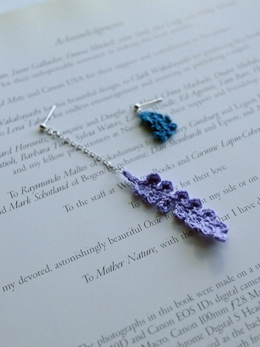 unbalanced silver post knit earring