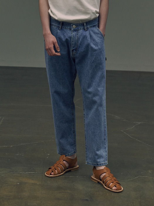 #B300 ONE TUCK TAPERED JEANS