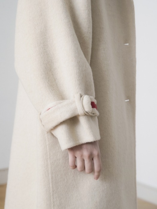 Premium handmade alpaca buckle sleeve coat [CREAM]