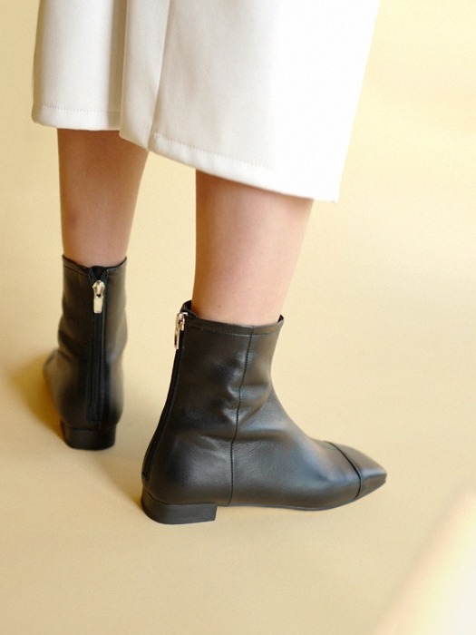 Resonaire Flat Boots in Black