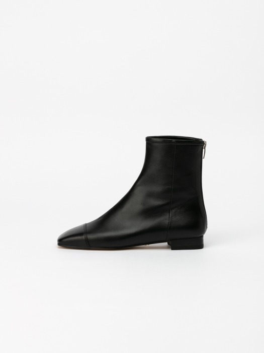 Resonaire Flat Boots in Black