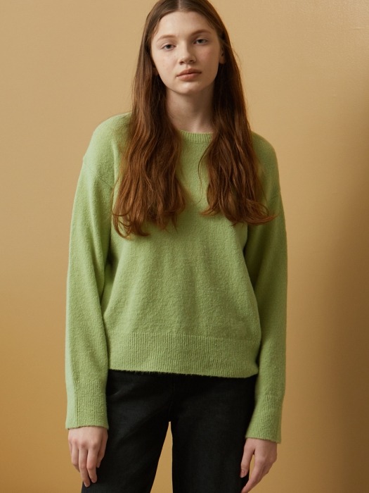 GREEN FUZZY TOUCH CREWNECK SWEATER (그린 퍼지 터치 크루넥 스웨터)