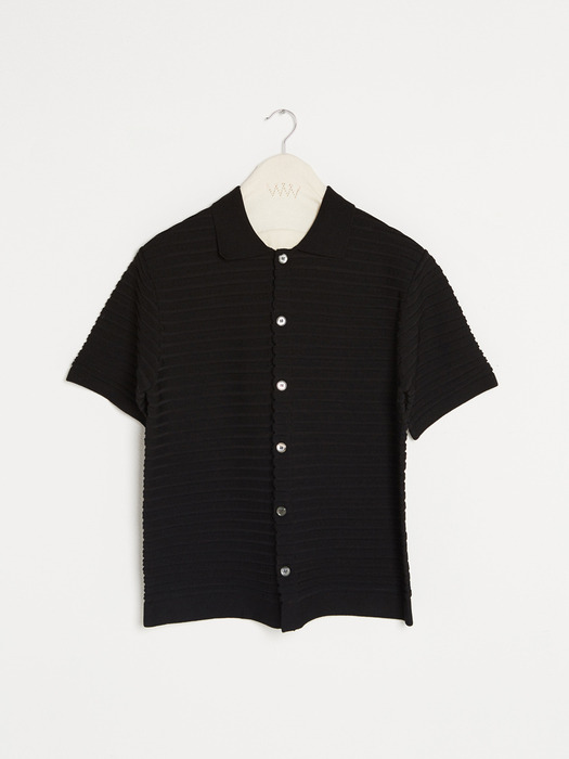 Pleats Half-sleeve Knit Shirts [Black]